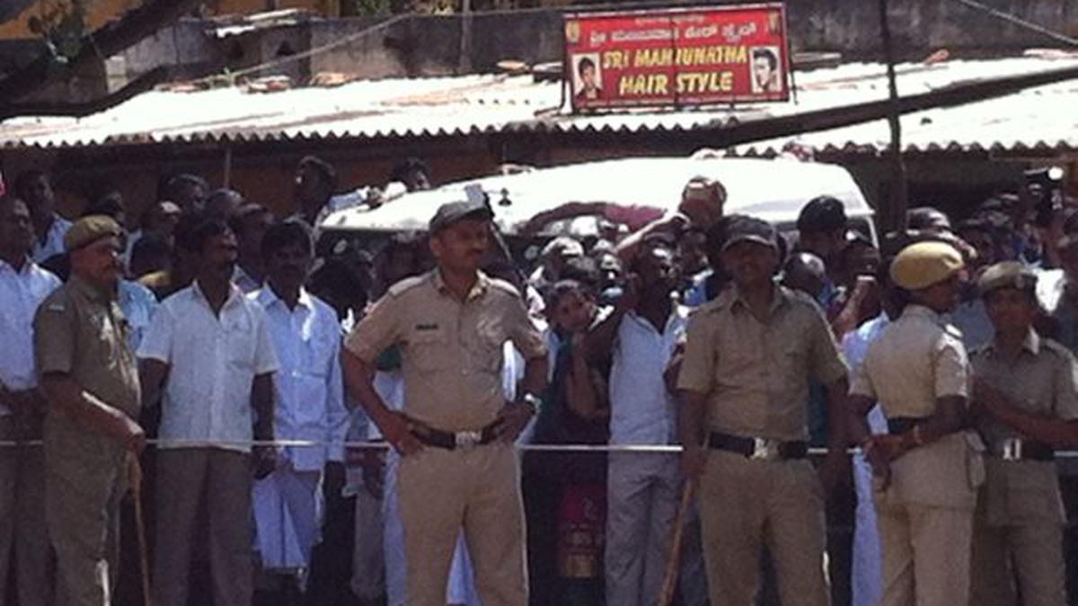 Police Lathicharge AIADMK Supporters The Hindu