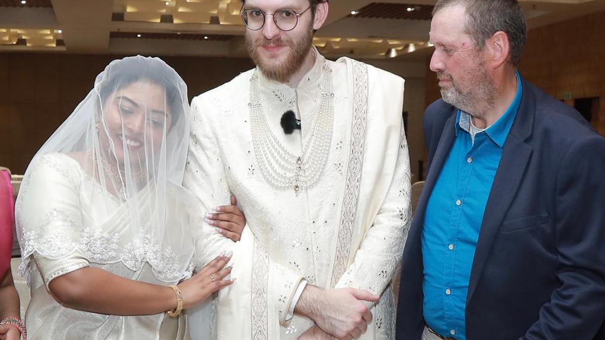 Kochis Dwindling Jewish Community Celebrates A Wedding After 15 Years