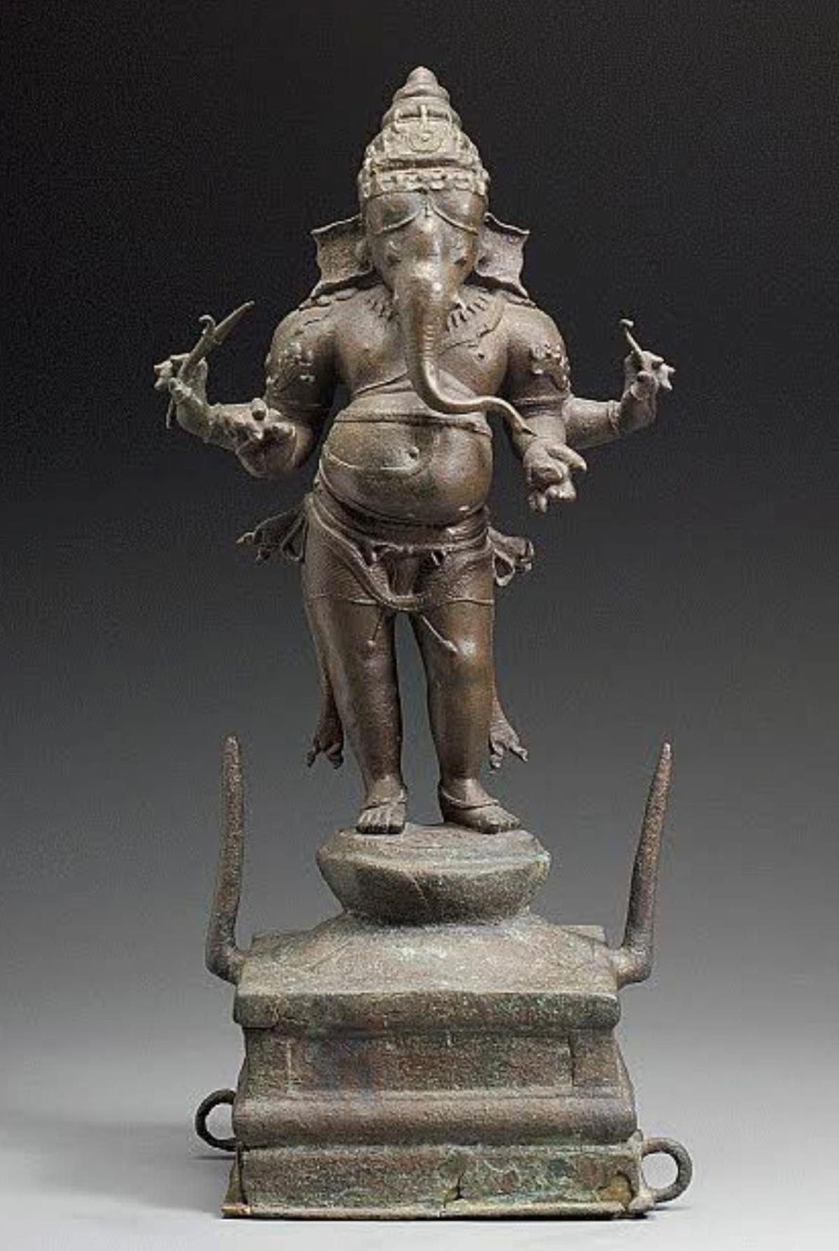 The Idol Wing CID of the Tamil Nadu Police has recovered two stolen antique idols of Yoganarasimha and Ganesha from the Alathur Venugopala Swamy Temple in Tiruvarur district and the Nelson-Atkins Museum in Missouri, Kansas City, USA.