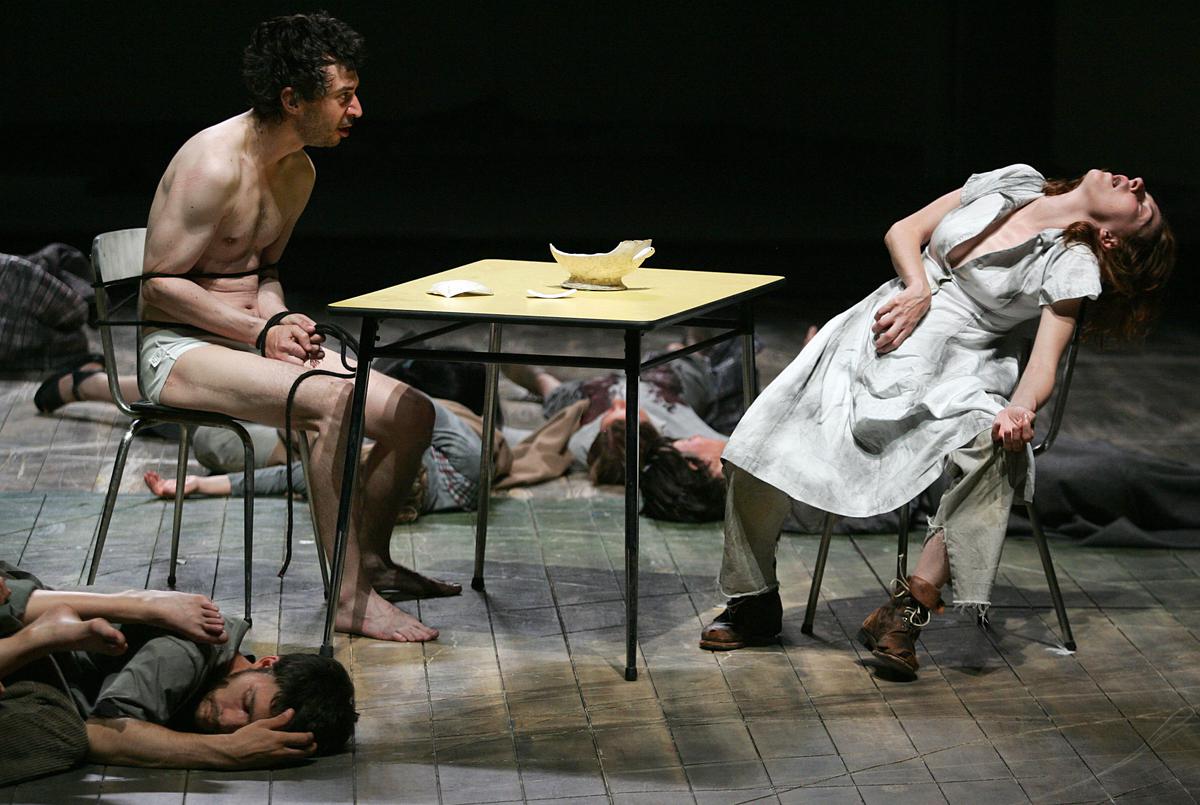 A performance of Saved directed by Alain Francon, during the 2006 Avignon international theatre festival. 