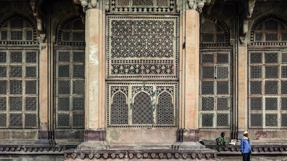 ‘Jali’ as a symbol of syncretic India | New book by Navina Najat Haidar traces the evolution of this intricate lattice work