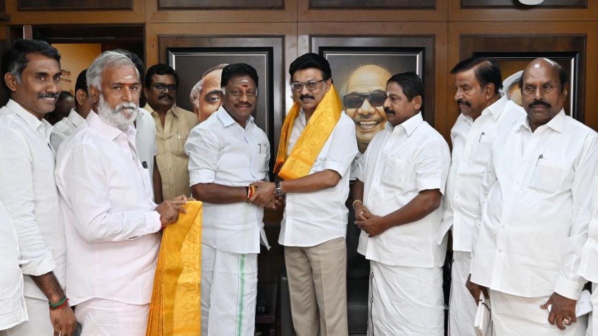 पन्नीरसेल्वम डीएमके में शामिल हुए, सभी क्षेत्रों में विकास प्रदान करने के लिए ‘थलपति’ स्टालिन की प्रशंसा की | लाइव अपडेट पन्नीरसेल्वम डीएमके में शामिल हुए, सभी क्षेत्रों में विकास प्रदान करने के लिए ‘थलपति’ स्टालिन की प्रशंसा की | लाइव अपडेट