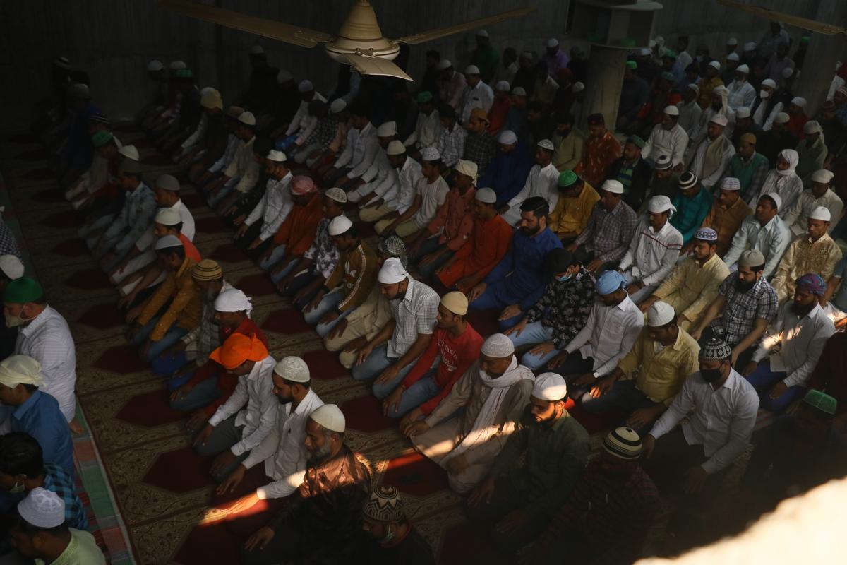 An image from Vinay Gupta’s series on Muslims offering open namaz in Gurgaon