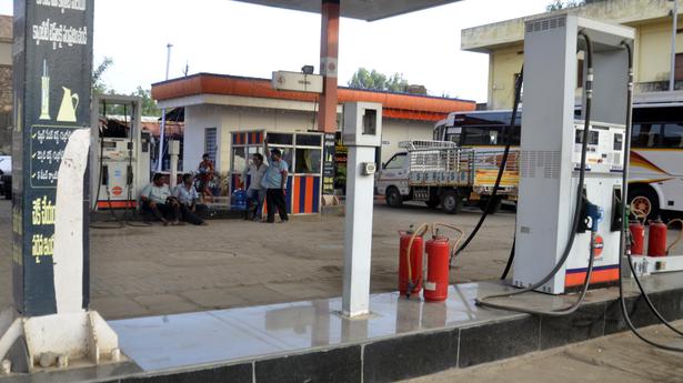 IOC posts ₹1,992.53 cr net loss in Q1 on petrol, diesel price freeze