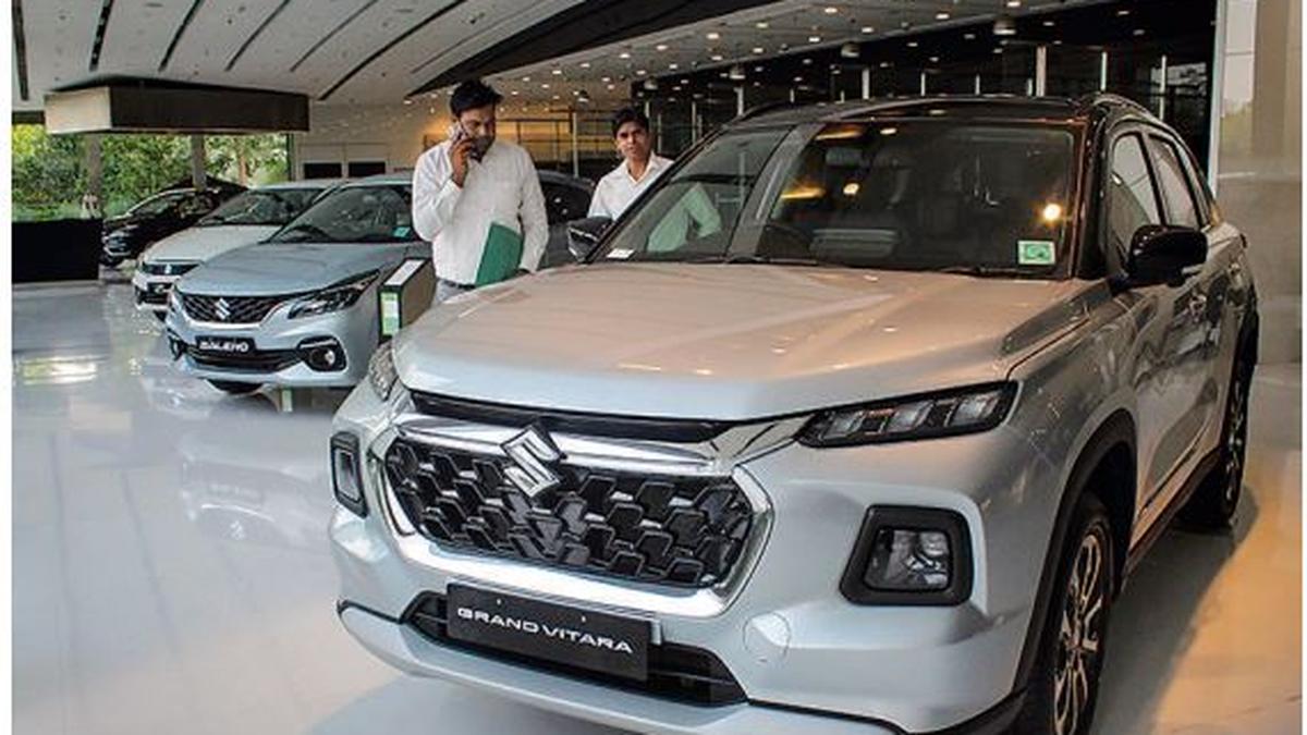 Auto dealers’ revenue to lag