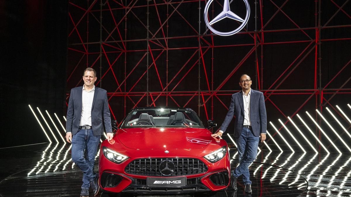 Mercedes Benz unveils AMG SL 55 Roadster at ₹2.35 cr.