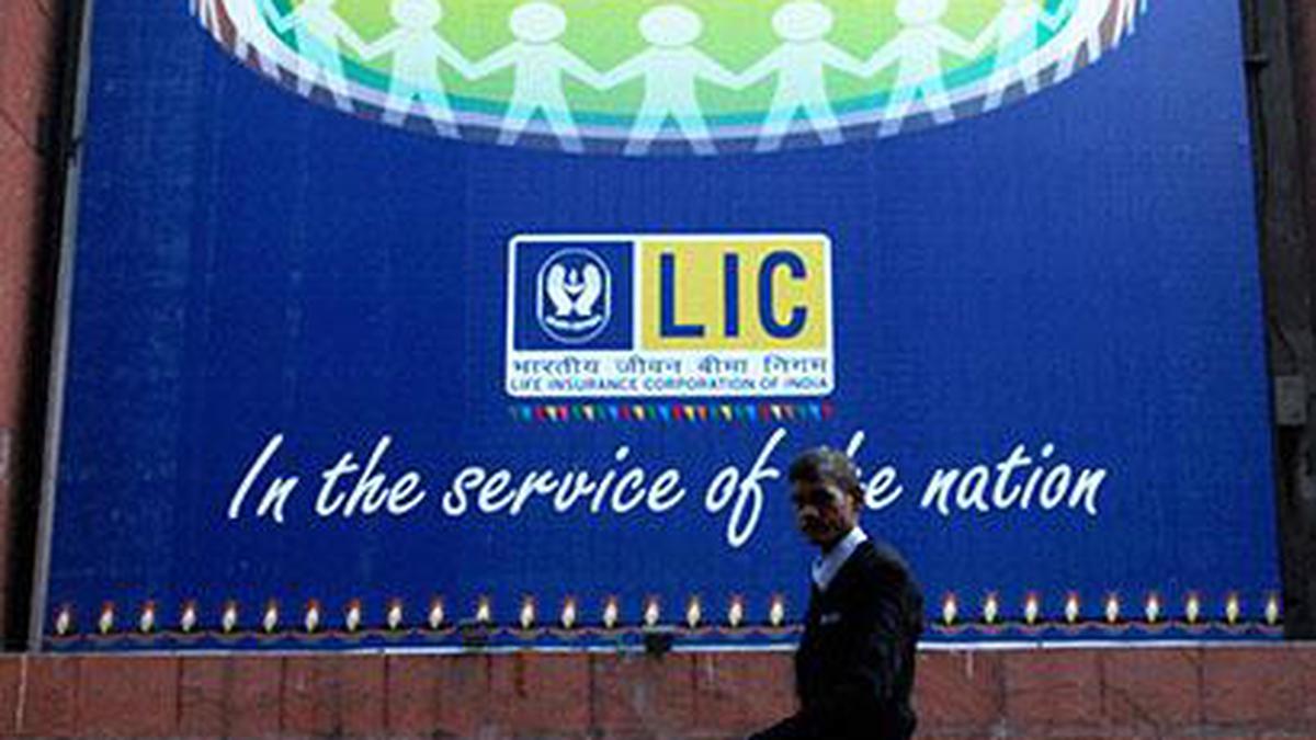 LIC employees' federation to continue protesting against privatisation move