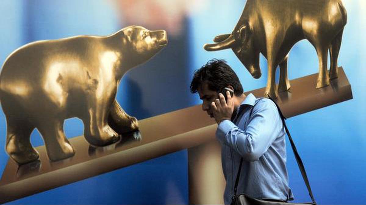 Sensex, Nifty tumble amid weak global peers, foreign fund outflows