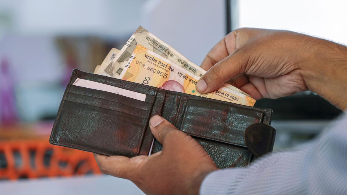 Congress slams Modi government for ‘free fall’ of rupee