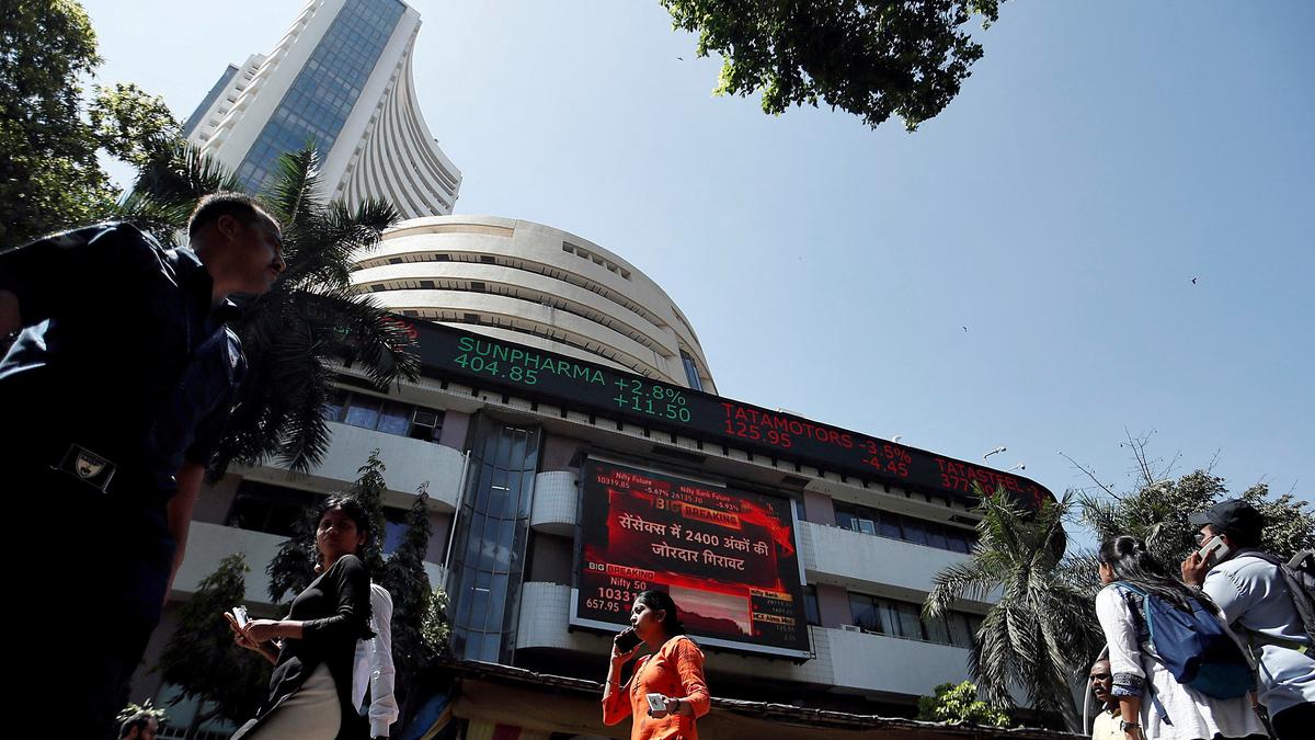 Sensex, Nifty hit fresh lifetime high levels in early trade