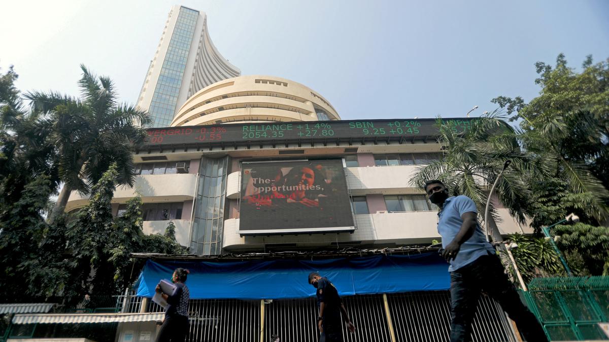 Sensex, Nifty tumble over 1% on weak global cues, foreign fund exodus