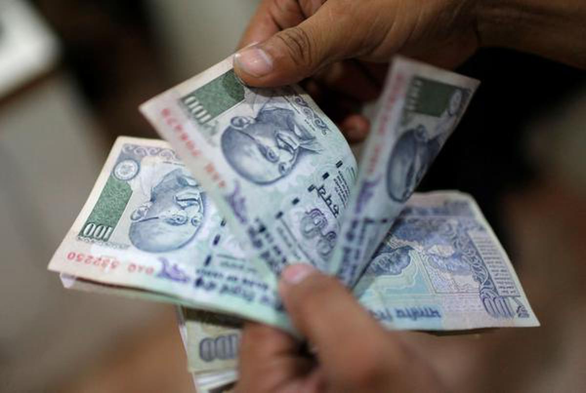 USD/INR: Rupee Slumps 25 Paise, Further Downside Risks Remain