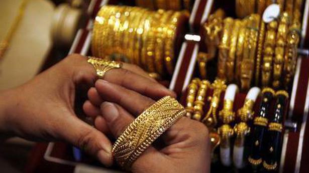 Gold falls ₹114; silver declines ₹136