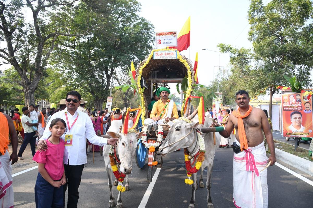 Many bullock carts were part of the procession at the inauguration of the 87th Akhila Bharata Kannada Sahitya Sammelana in Mandya on December 20, 2024.