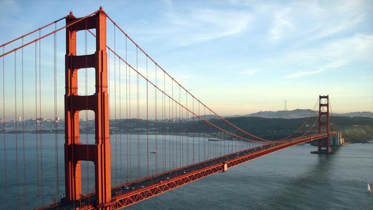 Building the Golden Gate Bridge