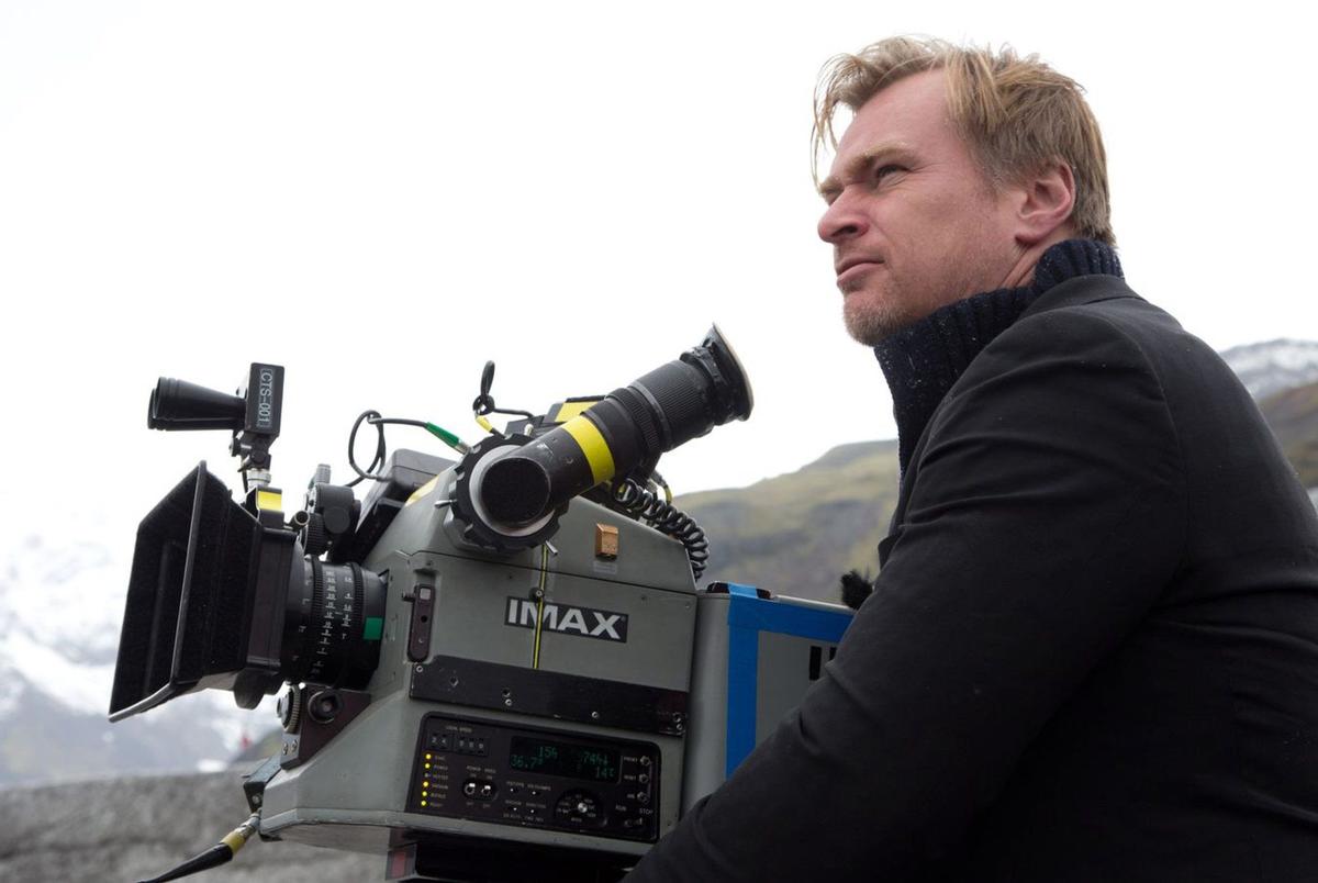 Christopher Nolan filmando com câmera IMAX.