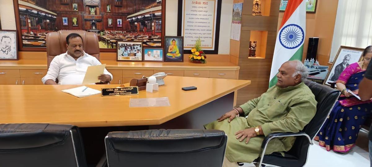 Minister for Textiles, Sugar, Sugarcane Development and Agricultural Marketing Shivanand S. Patil (right) called on Speaker U. T. Khader to submit his resignation from the Karnataka Assembly, on May 2, 2025. Mr. Patil represents Basavana Bagevadi constituency in Vijayapura district. Minister for Textiles, Sugar, Sugarcane Development and Agricultural Marketing Shivanand S. Patil (right) called on Speaker U. T. Khader to submit his resignation from the Karnataka Assembly, on May 2, 2025. Mr. Patil represents Basavana Bagevadi constituency in Vijayapura district.