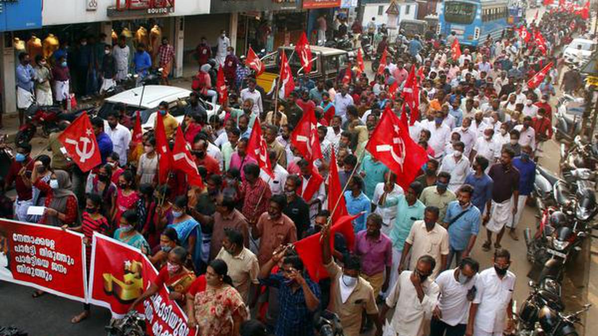 CPI(M) workers take out march in Kuttiyadi