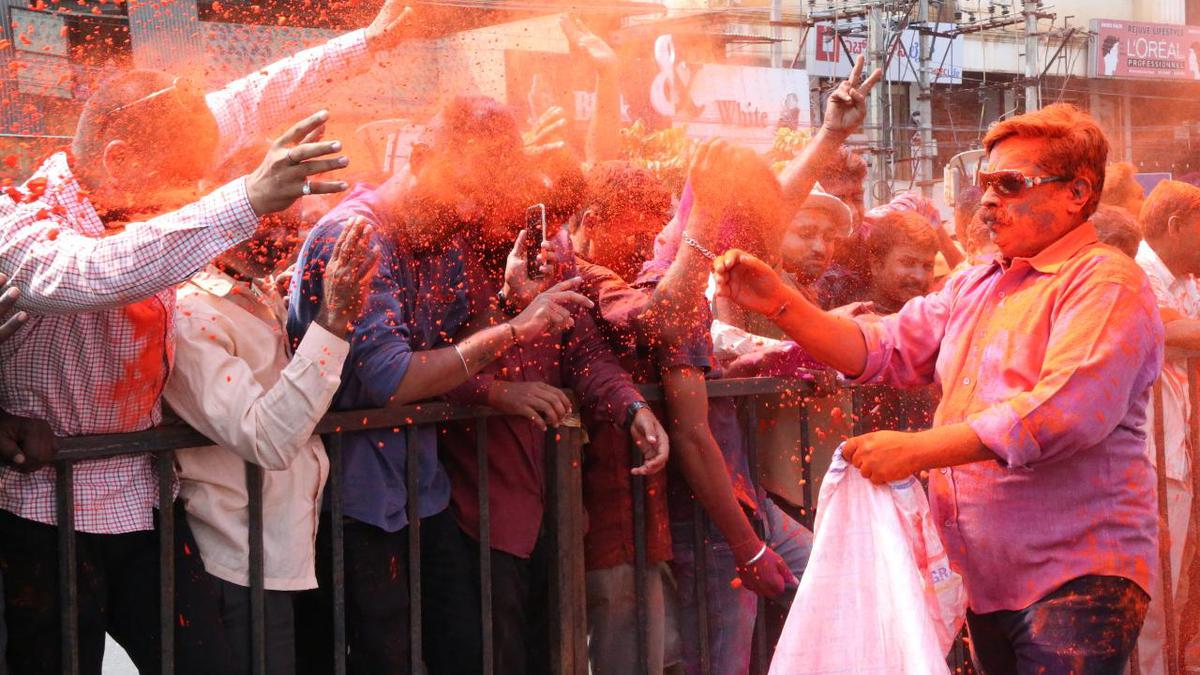 BJP paints Karnataka saffron