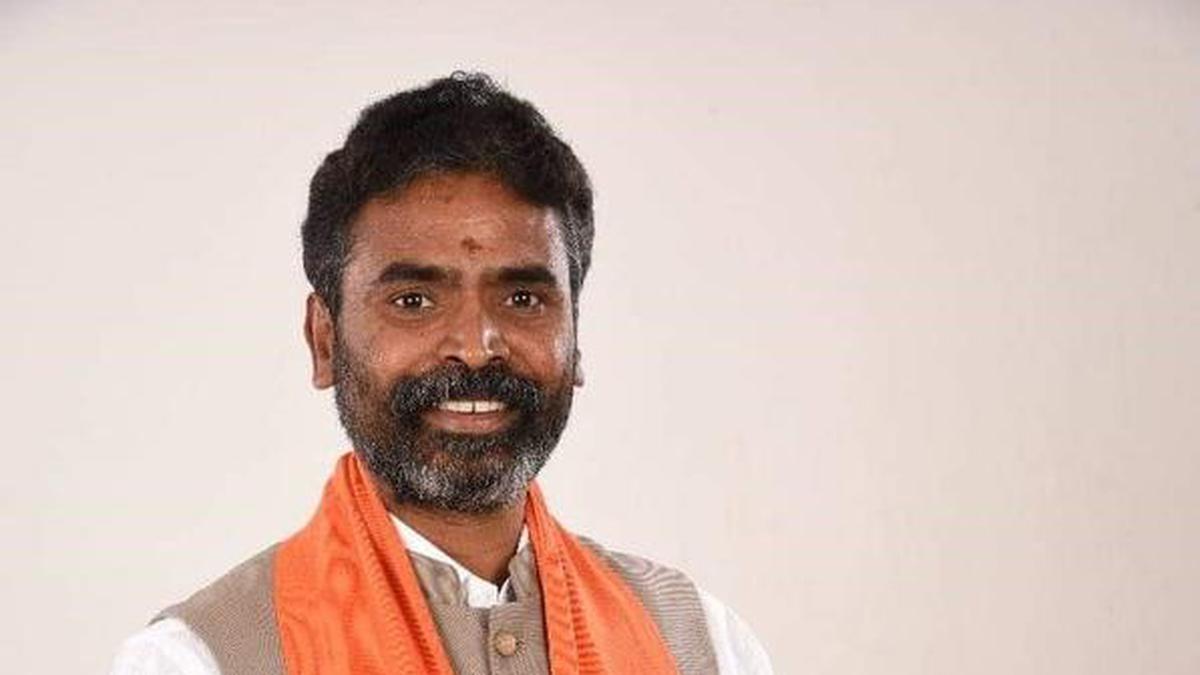 On women’s day, BJP MP pulls up woman vendor for not wearing bindi