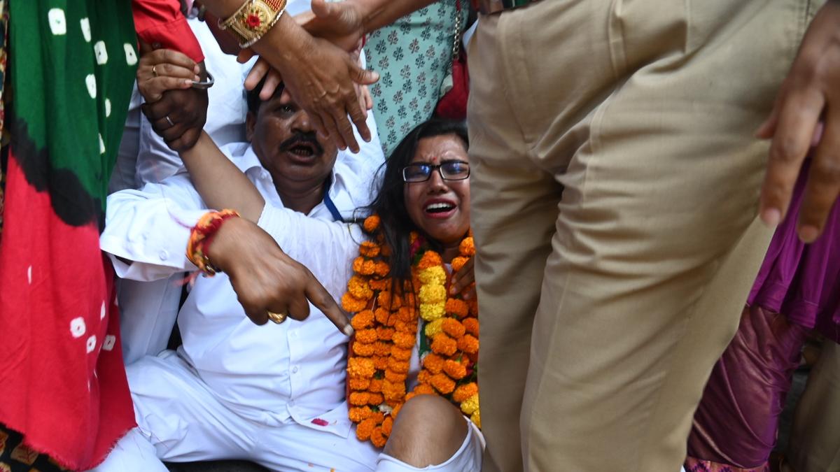 Day after Congress declares candidate, M.P. govt accepts Deputy Collector&rsquo;s resignation