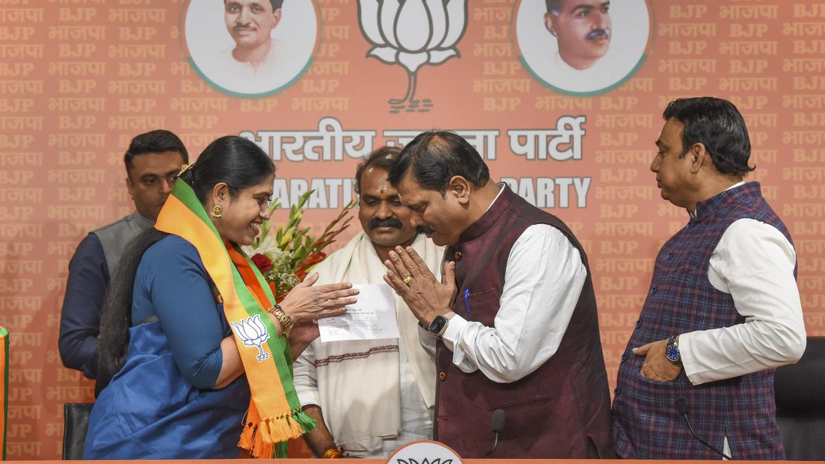 Congress MLA S. Vijayadharani joins BJP