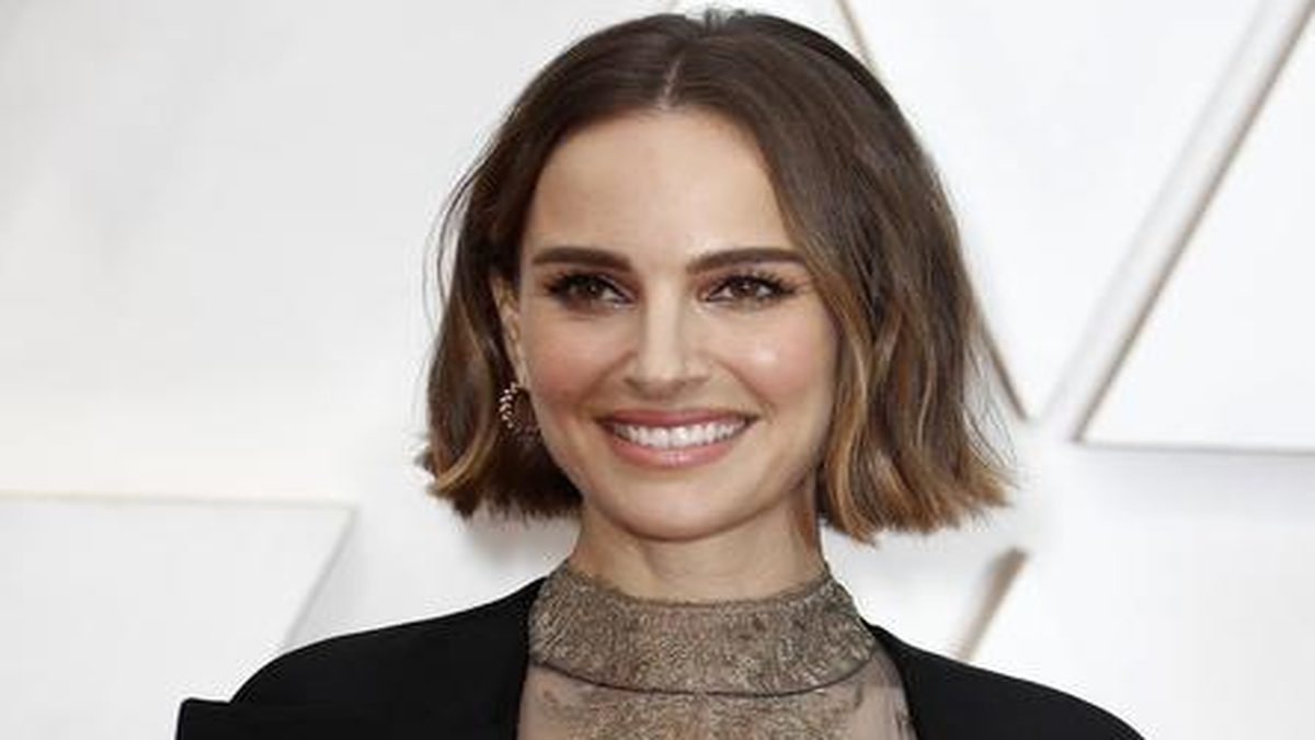 Oscars 2020: Natalie Portman honours snubbed female directors with her cape