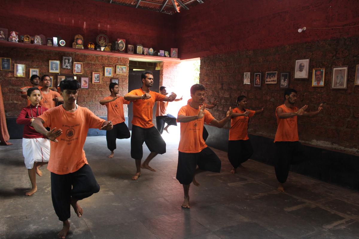एक यक्षगना मंडली प्रशिक्षण एक यक्षगना मंडली प्रशिक्षण