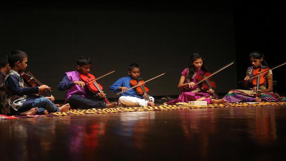 Shanmukhananda Bharatiya Sangeet Vidyalaya Showcase Their Talent The Hindu