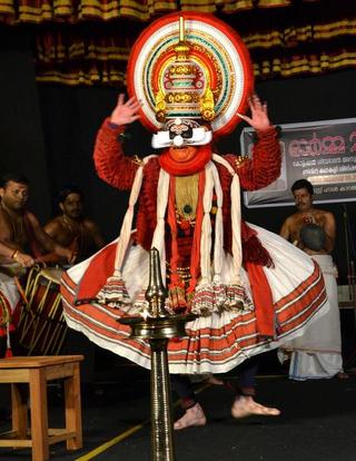 Jamoat transportida guruh porno