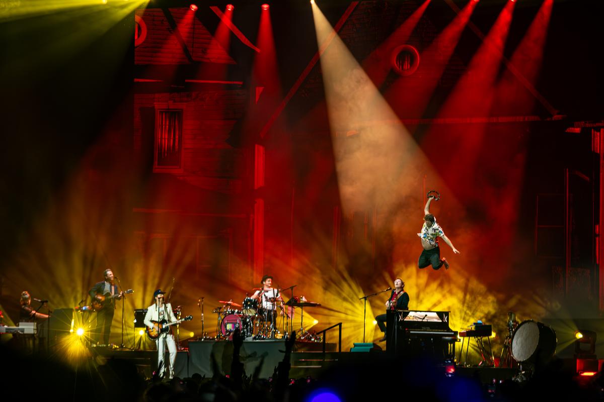 Os Lumineers se apresentam ao vivo no HUDA Ground em Gurugram