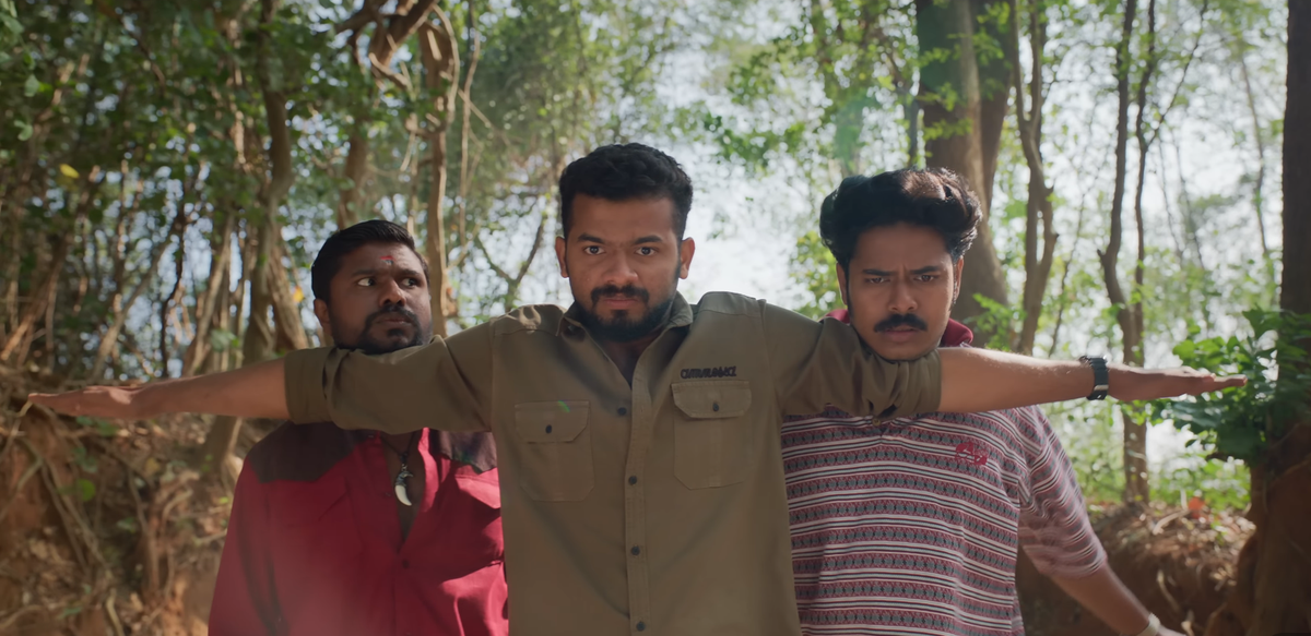 Sarath Sabha, Mathew Thomas e Roshan Shanavas em foto de 'Nellikkampoyil Night Riders' Sarath Sabha, Mathew Thomas e Roshan Shanavas em foto de 'Nellikkampoyil Night Riders'