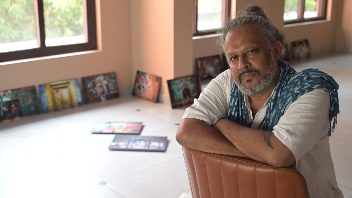Rencontrez Hemant Chaturvedi, qui a quitté Bollywood pour documenter d’anciennes salles de cinéma à travers l’Inde