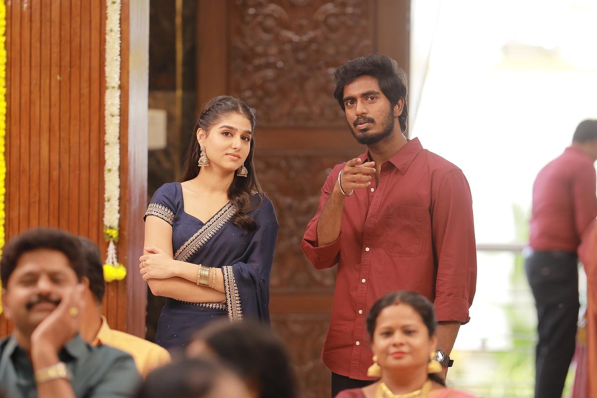 'विद लव' के एक दृश्य में अनस्वरा राजन और अबिशन जीविंथ