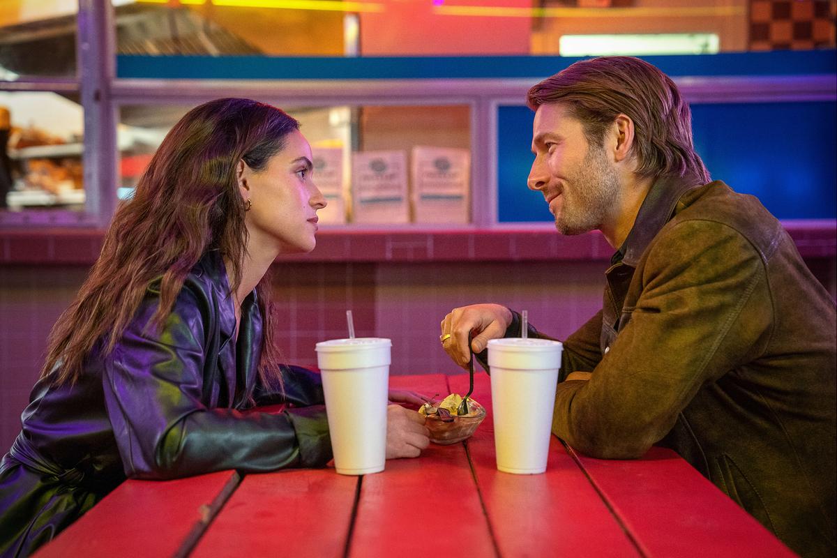 Adria Arjona as Madison and Glen Powell as Gary Johnson in ‘Hit Man’