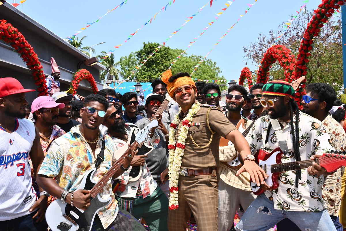 Karthi in un'immagine di 'Vaa Vaathiyaar'