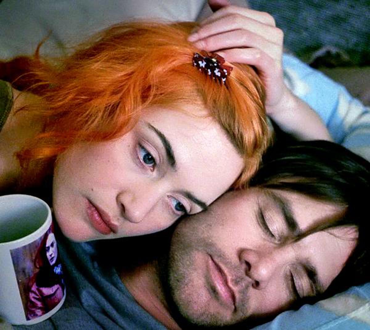 Two of the main characters from "Eternal Sunshine of the Spotless Mind", a movie known for its non-linear storytelling.