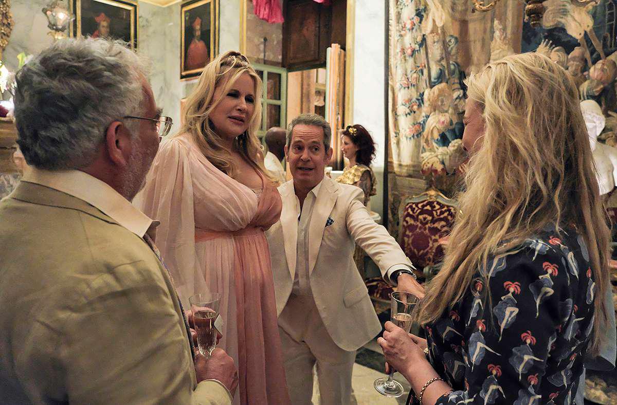 Jennifer Coolidge as Tanya McQuoid-Hunt and Tom Hollander as Quentin in ‘The White Lotus’