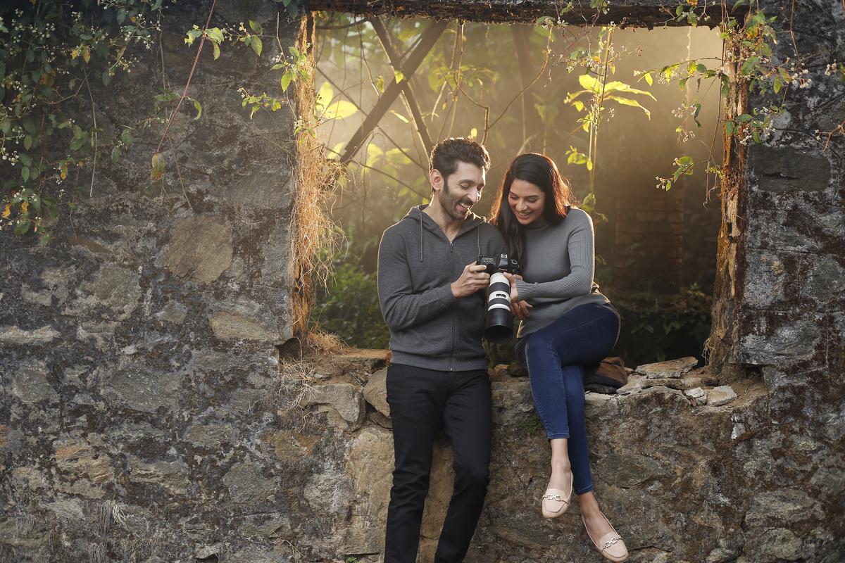 Vasanth Ravi and Tanya Hope in a still from ‘Weapon’