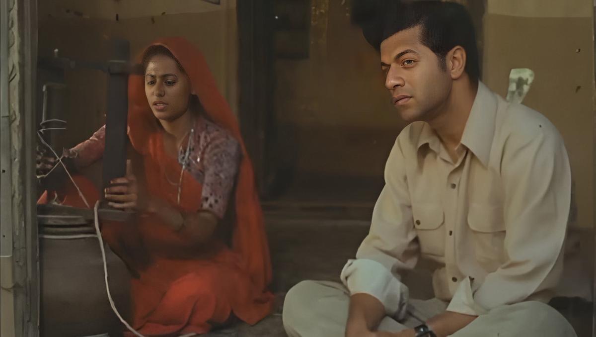 Smita Patil and Girish Karnad in Manthan