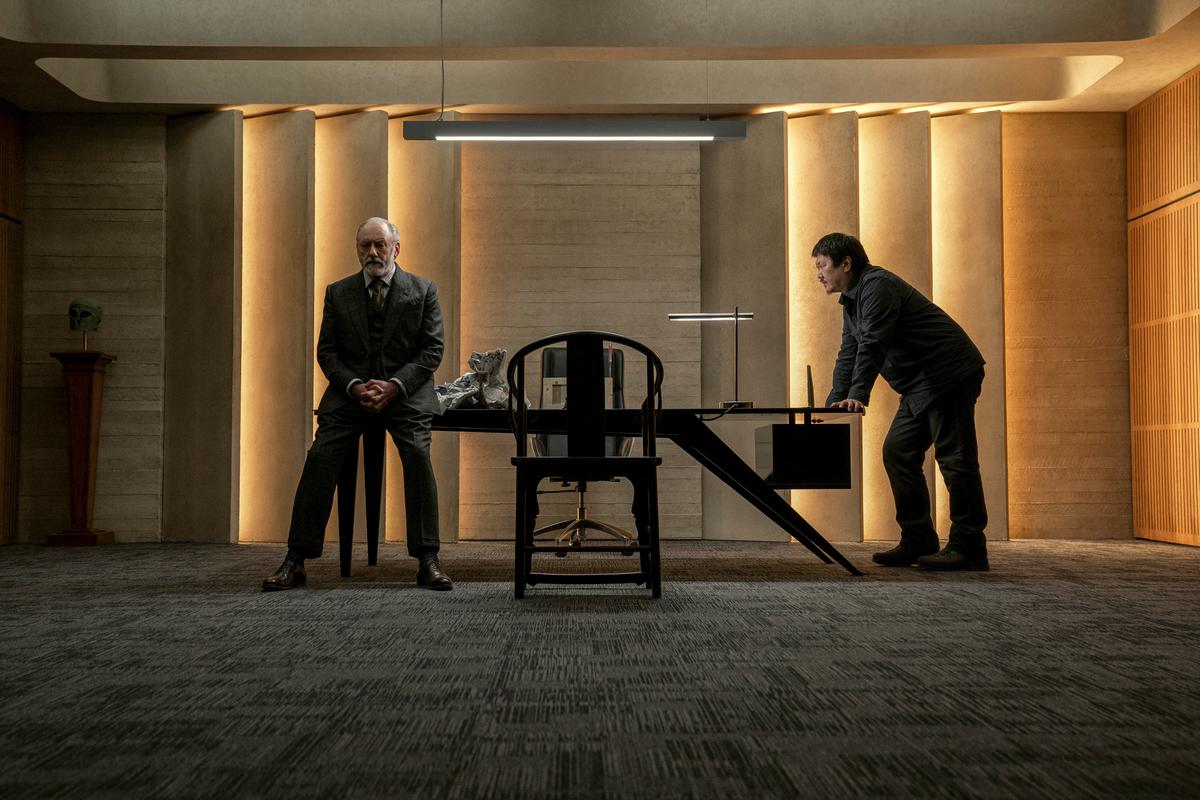 (L to R) Liam Cunningham as Wade, Benedict Wong as Da Shi in ‘3 Body Problem’ (L to R) Liam Cunningham as Wade, Benedict Wong as Da Shi in ‘3 Body Problem’