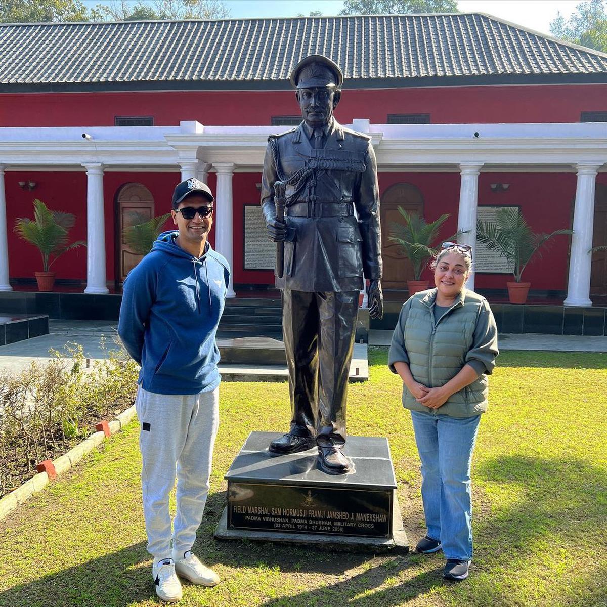 Vicky Kaushal, Meghna Gulzar with a memorial statue of Sam Manekshaw