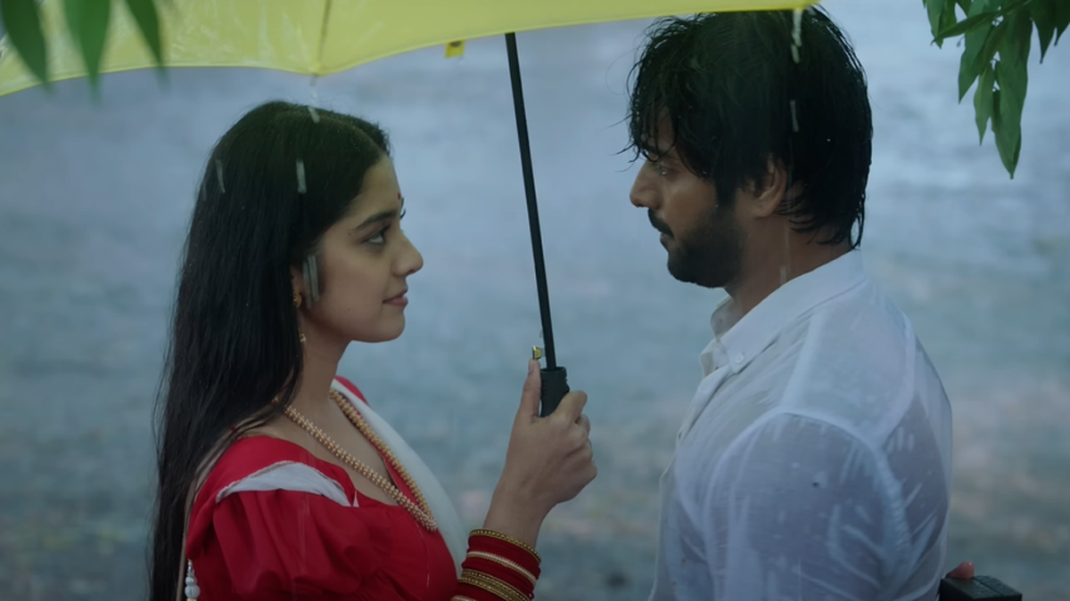 âIbbani Tabbida Ileyaliâ movie review: Chandrajith Belliappa makes a promising debut with a fairytale-like romantic drama