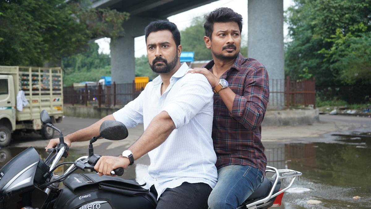 ‘Kannai Nambathey’ movie review: This convoluted thriller ends up being ...