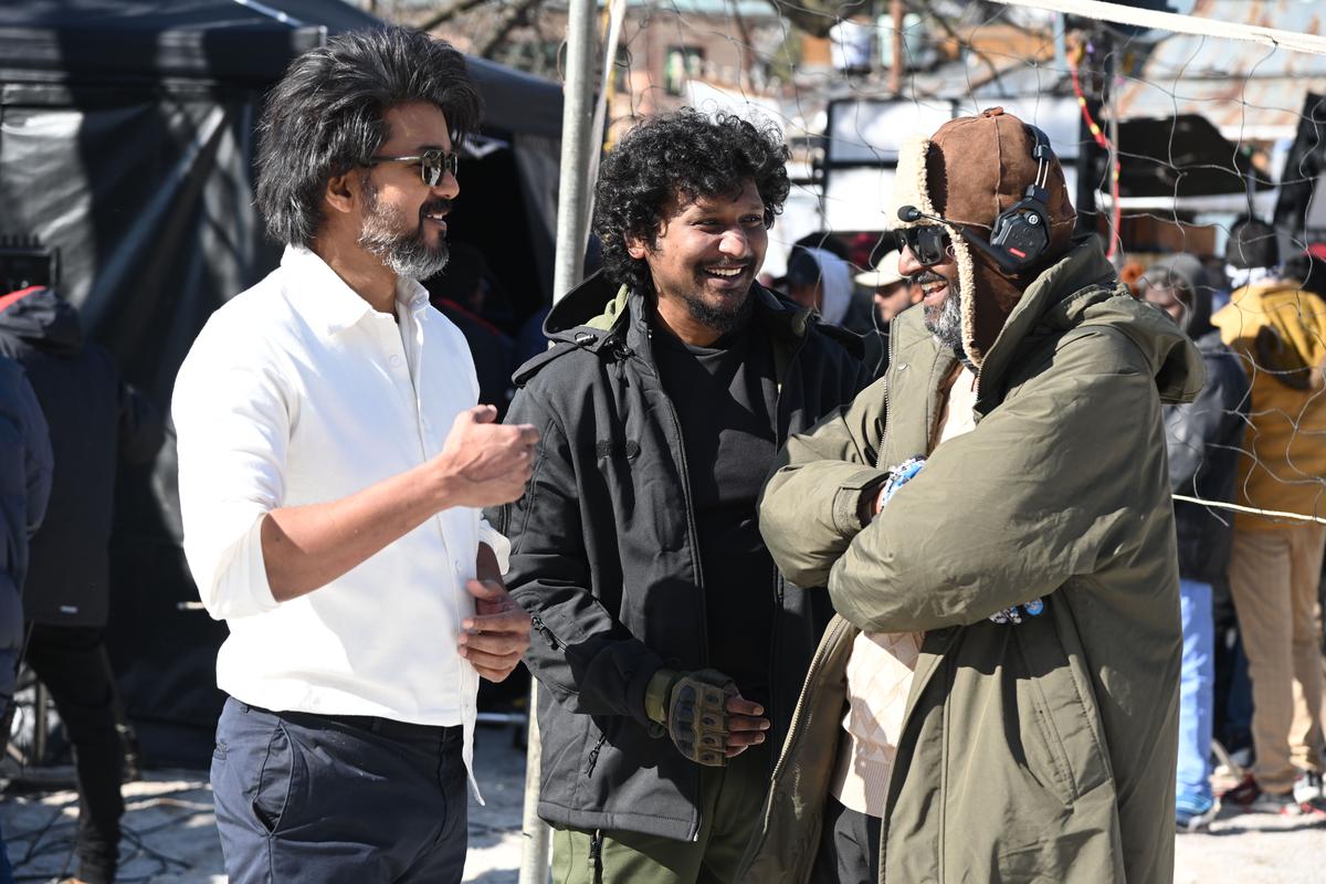 (L-R) Vijay, director Lokesh Kanagaraj and cinematographer Manoj Paramahamsa in Kashmir