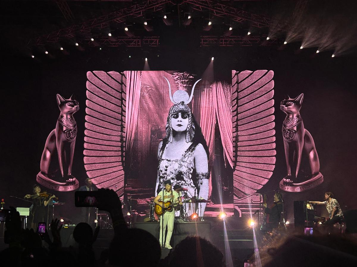 Os Lumineers se apresentam ao vivo no HUDA Ground em Gurugram