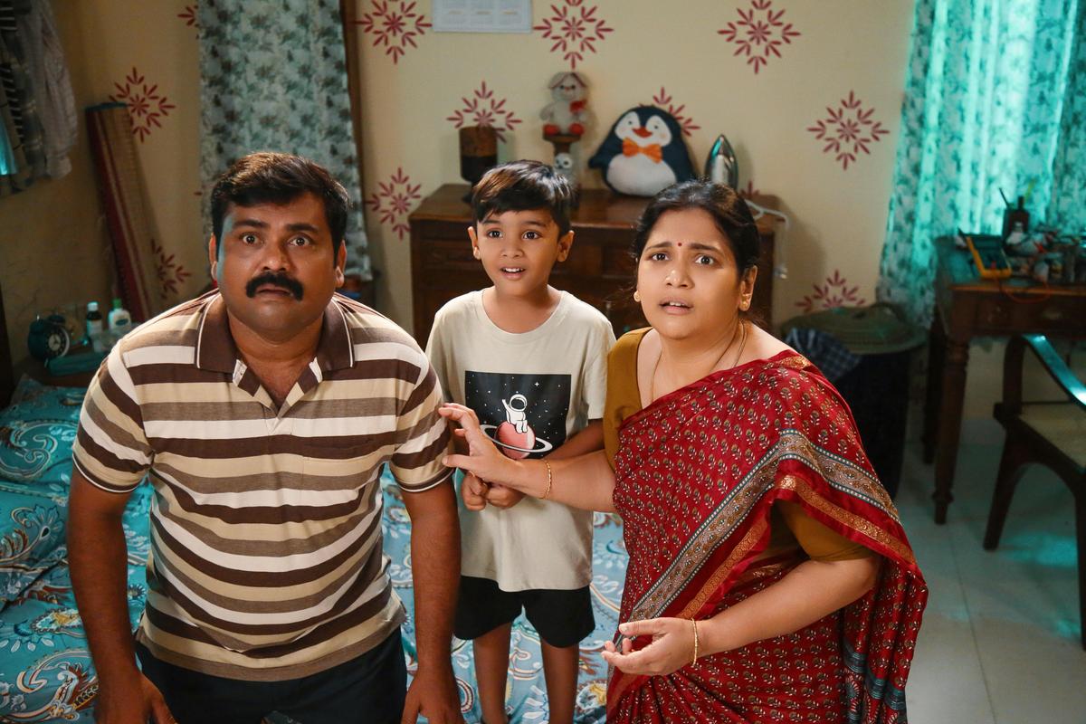 Kali Venkat, Master Kendrick and Vinodini Vaidyanathan still from 'House Mets' Kali Venkat, Master Kendrick and Vinodini Vaidyanathan still from 'House Mets'
