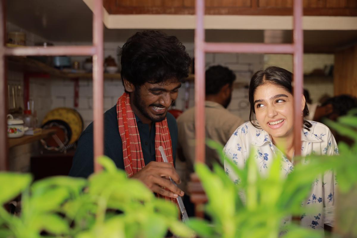 'विद लव' के एक दृश्य में अबिशन जीविंथ और अनस्वरा राजन