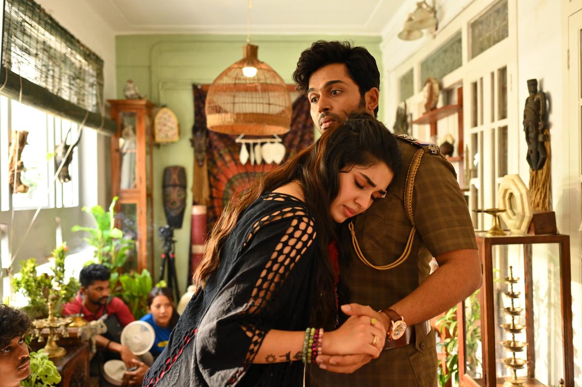 Krithi Shetty e Karthi in un'immagine di 'Vaa Vaathiyaar'