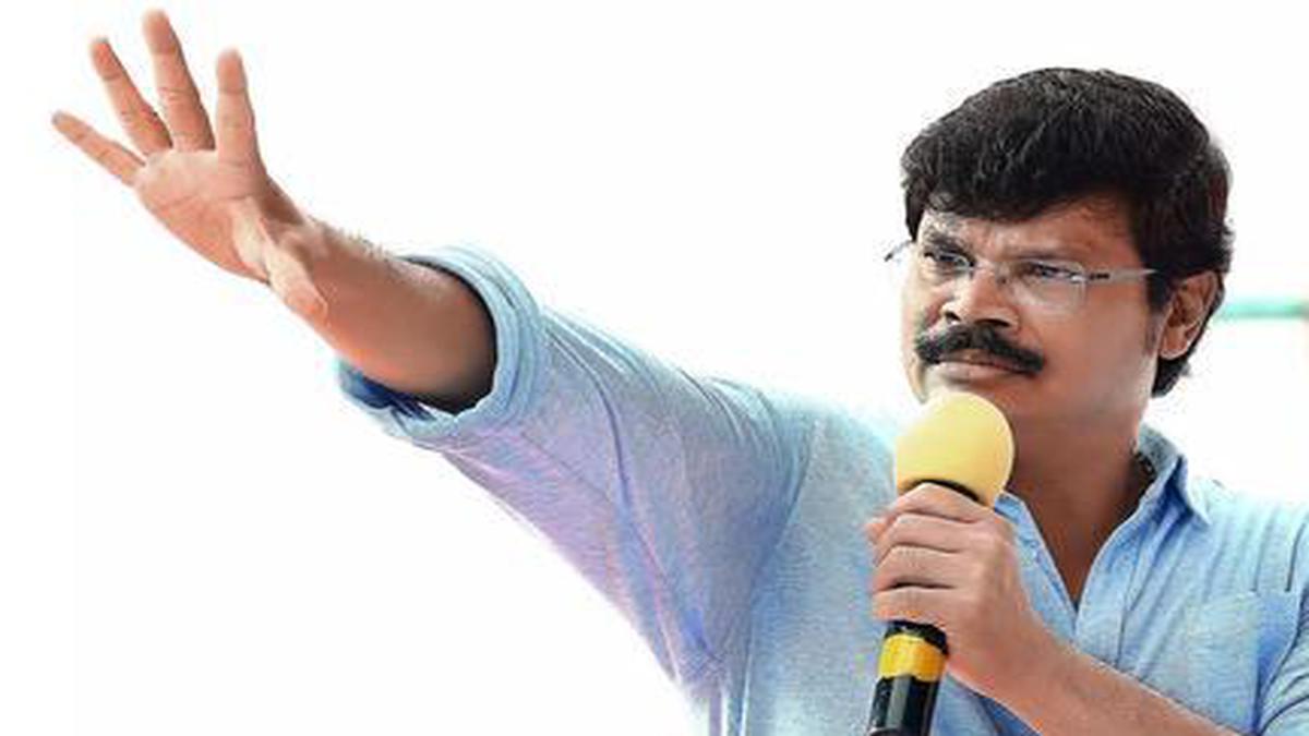 Boyapati Srinu informed about right to vote at Guntur Engineering College cultural program